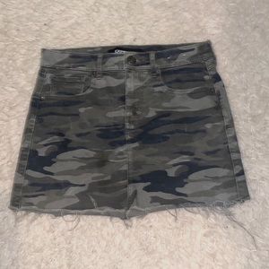 Express camo mini skirt